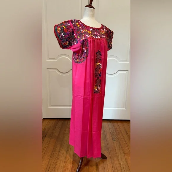 San Antonino Maxi Dress,Oaxaca Mexican dress.Hand Embroidered with Silk Threads. - Picture 6 of 8